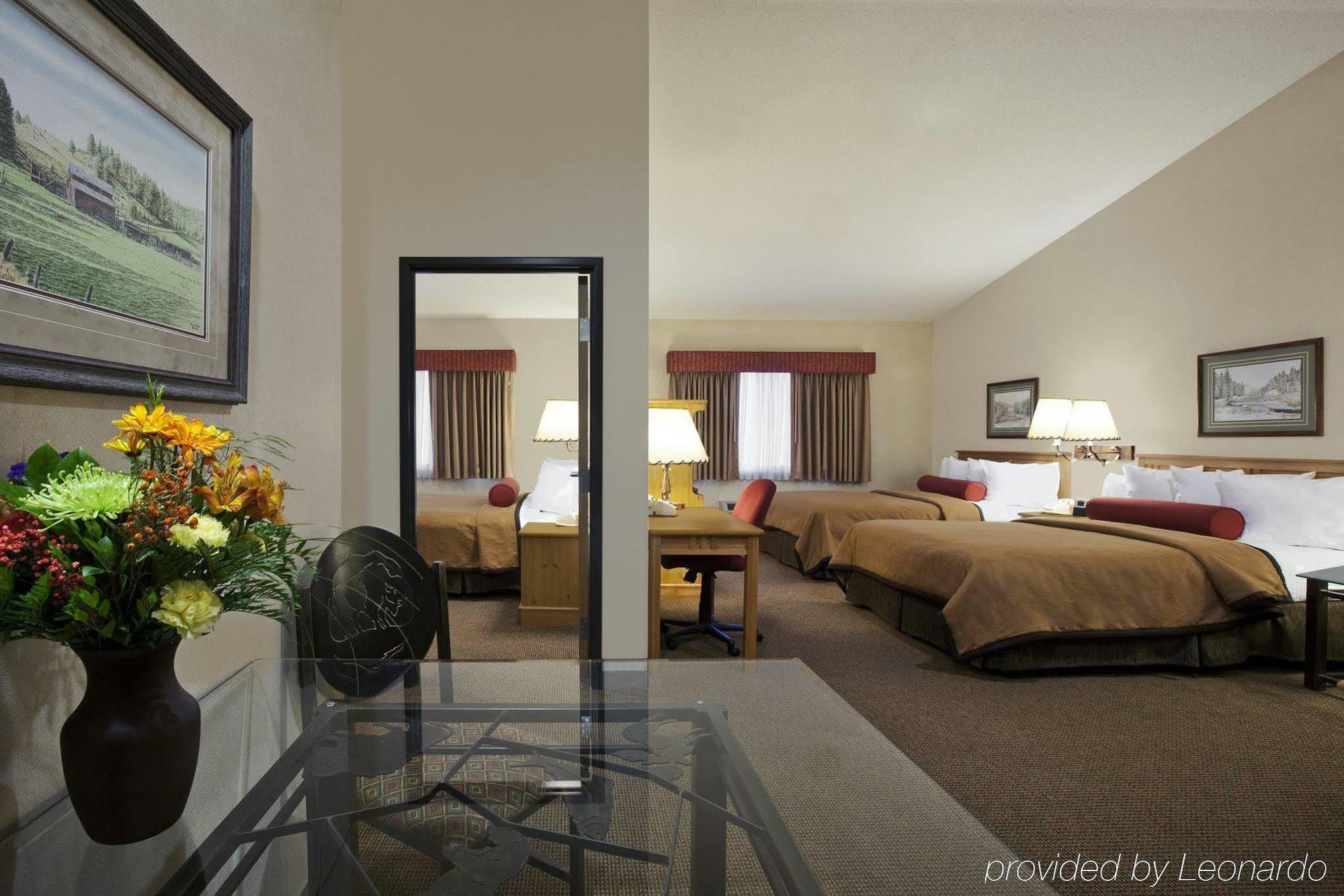 Western Golden Spike & Hotel 3*